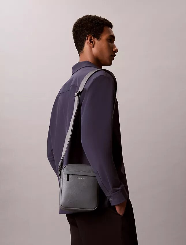 Reporter-Tasche mit genarter Oberfläche Reporter-Tasche mit genarter Oberfläche