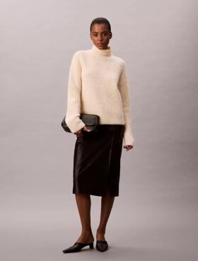Ripp-Pullover mit weitem Rollkragen