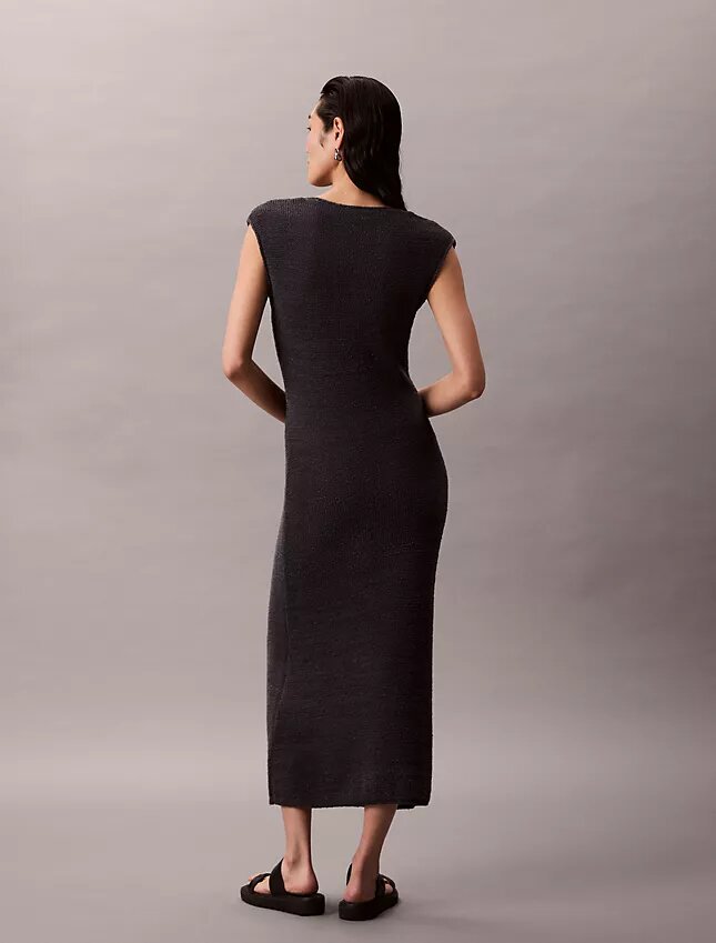 Ärmelloses Midi-Strickkleid Ärmelloses Midi-Strickkleid