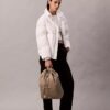 Rucksack aus mattem Nylon mit Kordelzug