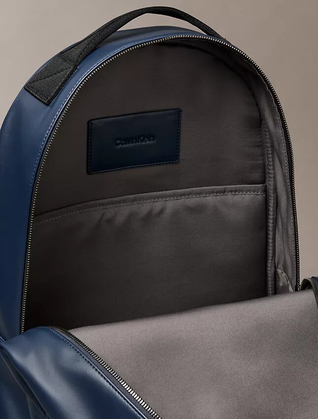 Rucksack mit geprägtem Monogram Rucksack mit geprägtem Monogram