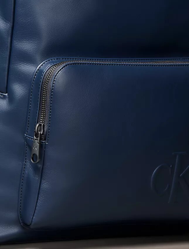 Rucksack mit geprägtem Monogram Rucksack mit geprägtem Monogram