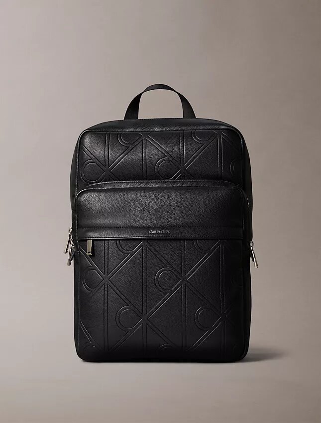 Runder Rucksack mit durchgehendem geprägten Emblem-Logo Runder Rucksack mit durchgehendem geprägten Emblem-Logo