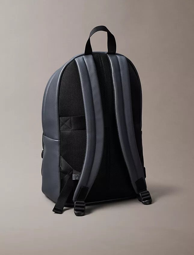 Runder Rucksack mit erhabenem Logo Runder Rucksack mit erhabenem Logo