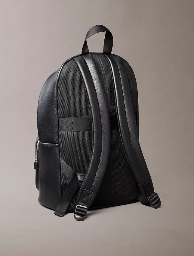 Runder Rucksack mit erhabenem Logo Runder Rucksack mit erhabenem Logo