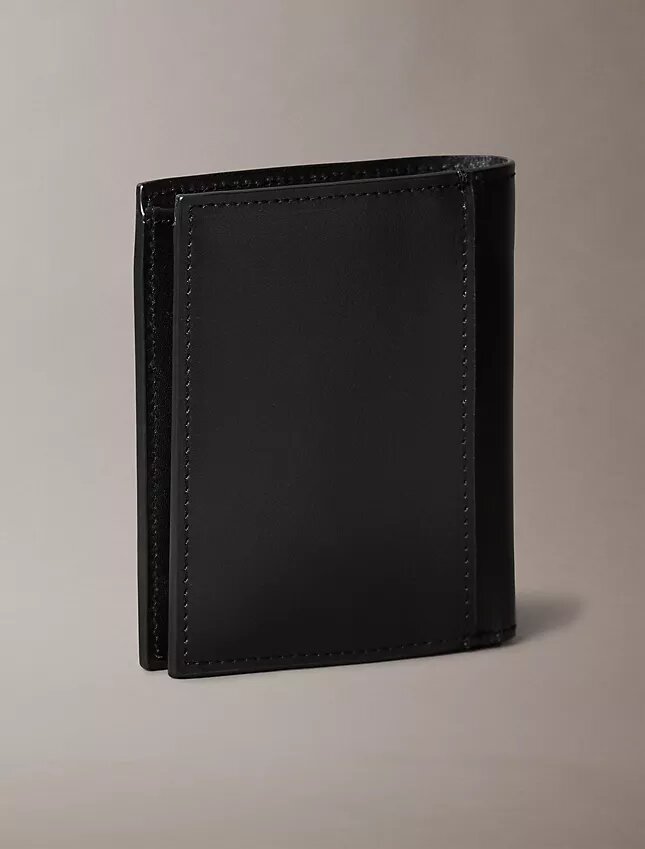 Schlanke Geldbörse mit Leder-Logo-Plakette Schlanke Geldbörse mit Leder-Logo-Plakette
