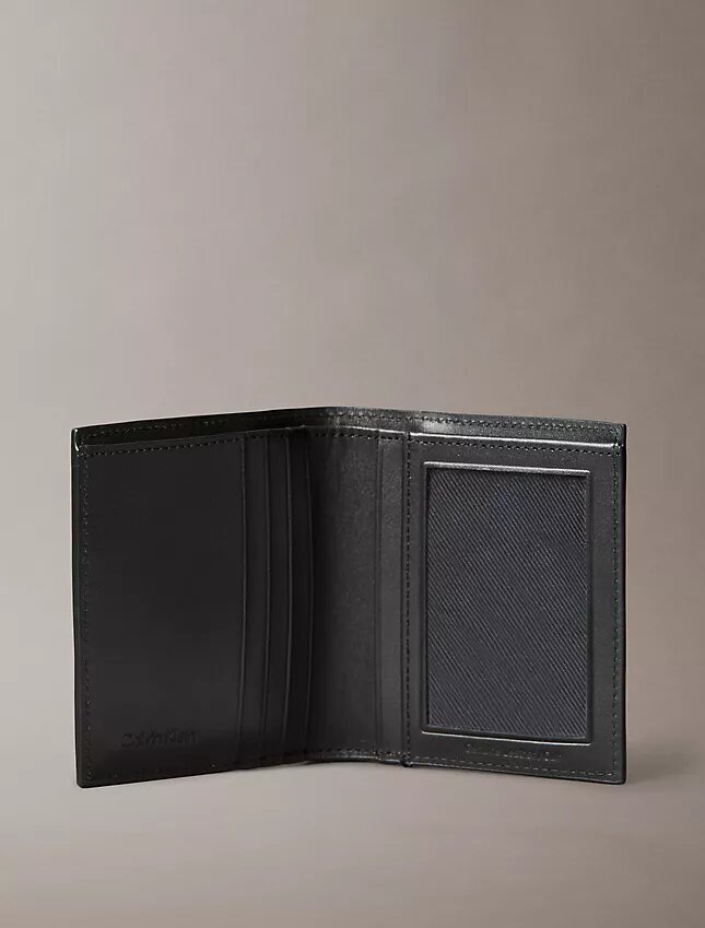 Schlanke Geldbörse mit Leder-Logo-Plakette Schlanke Geldbörse mit Leder-Logo-Plakette