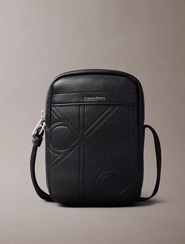Schlanke Reportertasche mit durchgehendem geprägten Emblem-Logo Schlanke Reportertasche mit durchgehendem geprägten Emblem-Logo