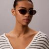 Schlanke Sonnenbrille aus Metall in modifizierter Rechteckform Schlanke Sonnenbrille aus Metall in modifizierter Rechteckform