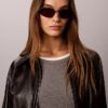 Schlanke Sonnenbrille aus Metall in modifizierter Rechteckform Schlanke Sonnenbrille aus Metall in modifizierter Rechteckform