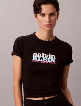 Schlankes T-Shirt mit kontrastierendem Logo-Aufdruck