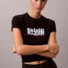 Schlankes T-Shirt mit kontrastierendem Logo-Aufdruck