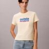 Schlankes T-Shirt mit kontrastierendem Logo-Aufdruck