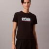 Schlankes T-Shirt mit kontrastierendem Logo-Aufdruck