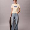 Schlankes T-Shirt mit kontrastierendem Logo-Aufdruck
