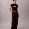 Schlankes T-Shirt mit kontrastierendem Logo-Aufdruck