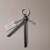 Schlüsselanhänger mit Schriftzug-Logo Schlüsselanhänger mit Schriftzug-Logo
