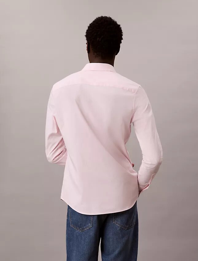 Schmal geschnittenes Stretch-Hemd mit Knopfleiste Schmal geschnittenes Stretch-Hemd mit Knopfleiste