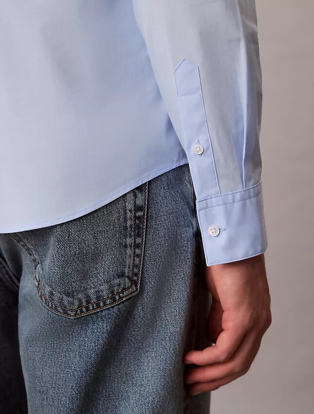 Schmal geschnittenes Stretch-Hemd mit Knopfleiste Schmal geschnittenes Stretch-Hemd mit Knopfleiste