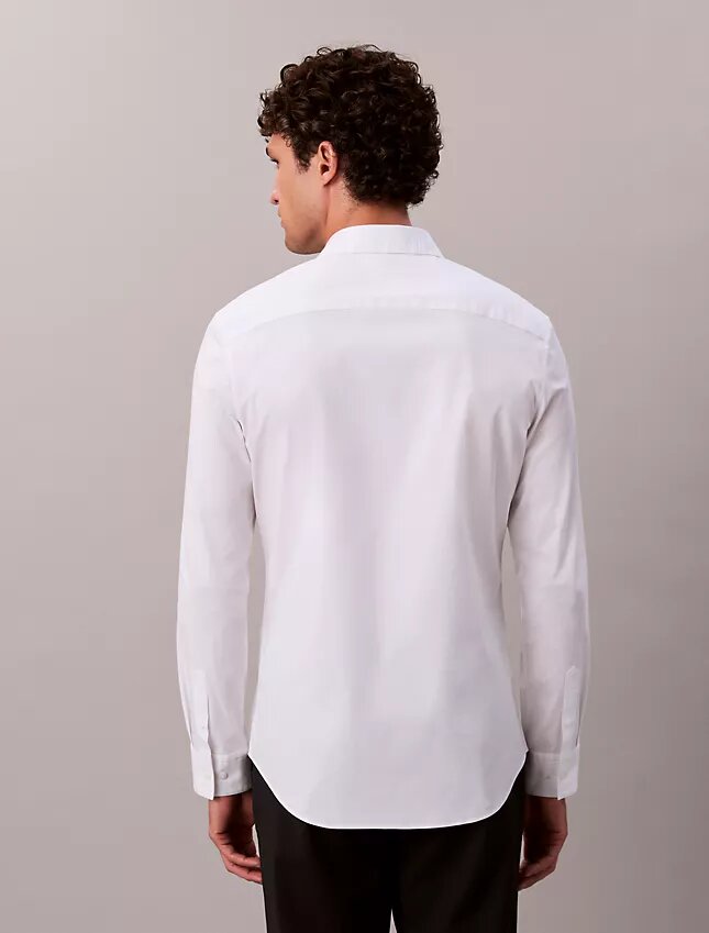 Schmal geschnittenes Stretch-Hemd mit Knopfleiste Schmal geschnittenes Stretch-Hemd mit Knopfleiste