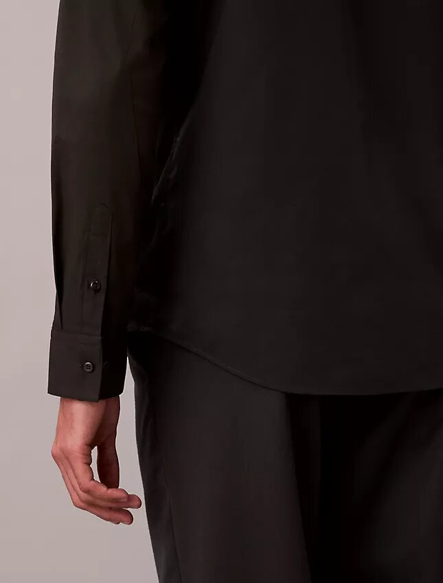 Schmal geschnittenes Stretch-Hemd mit Knopfleiste Schmal geschnittenes Stretch-Hemd mit Knopfleiste