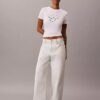 Schmal geschnittenes T-Shirt mit gestuftem Logo-Print Schmal geschnittenes T-Shirt mit gestuftem Logo-Print