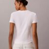 Schmal geschnittenes T-Shirt mit gestuftem Logo-Print Schmal geschnittenes T-Shirt mit gestuftem Logo-Print