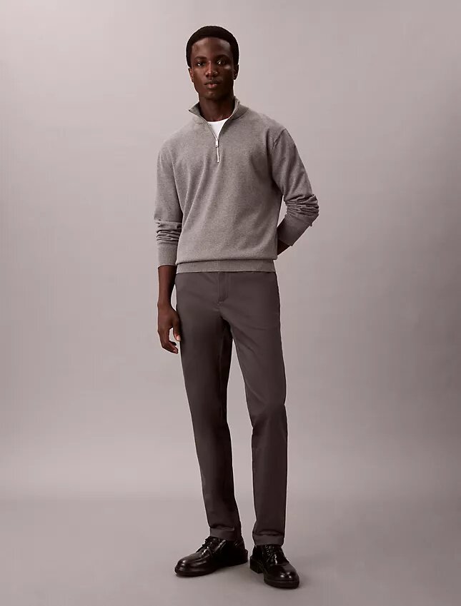 Schmale Chino-Hose aus Baumwollsatin Schmale Chino-Hose aus Baumwollsatin