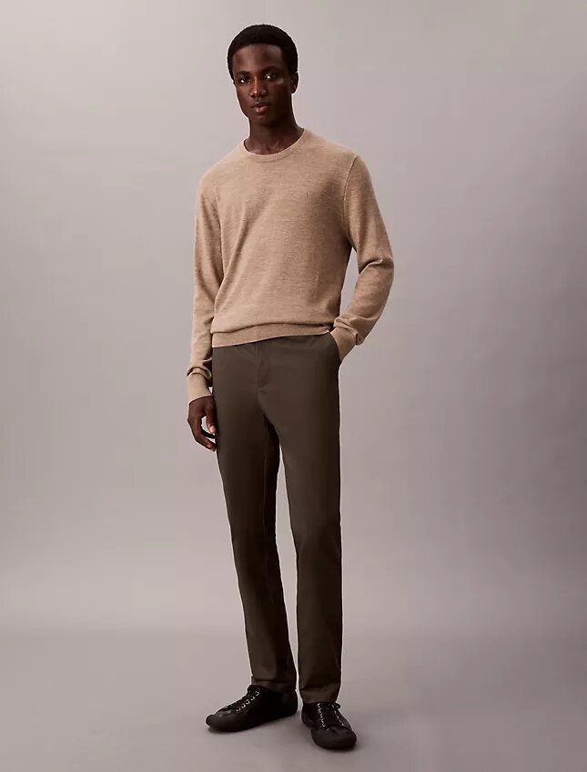 Schmale Chino-Hose aus Baumwollsatin Schmale Chino-Hose aus Baumwollsatin