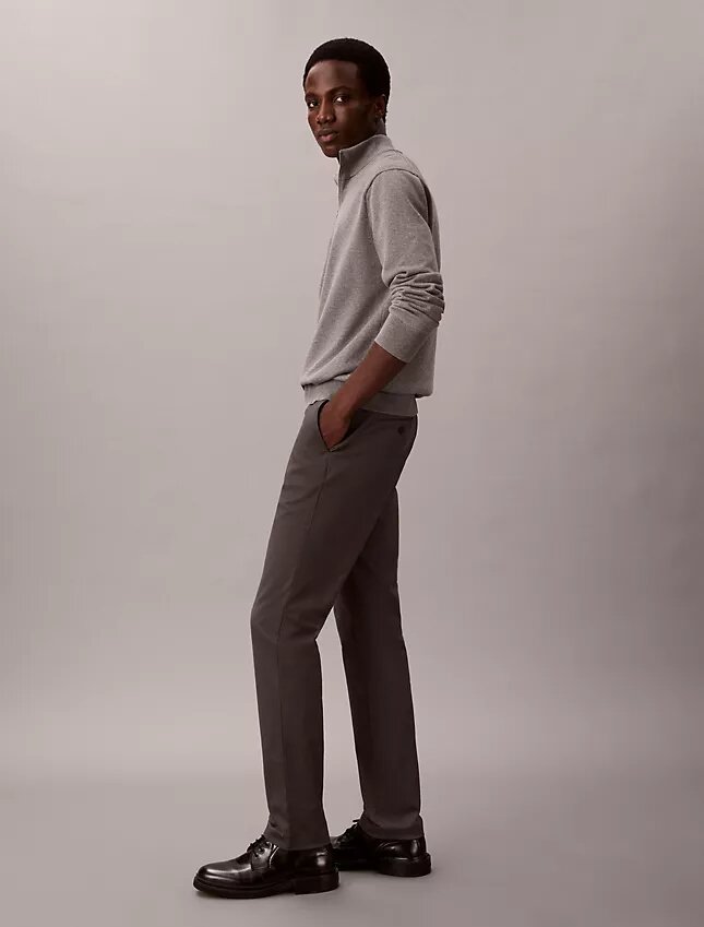 Schmale Chino-Hose aus Baumwollsatin Schmale Chino-Hose aus Baumwollsatin
