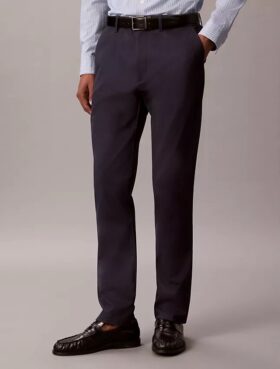 Schmale Chino-Hose aus Baumwollsatin