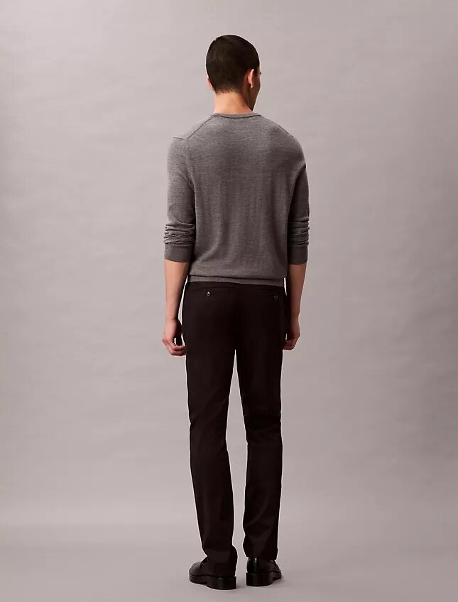Schmale Chino-Hose aus Baumwollsatin Schmale Chino-Hose aus Baumwollsatin