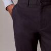 Schmale Chino-Hose aus Baumwollsatin Schmale Chino-Hose aus Baumwollsatin