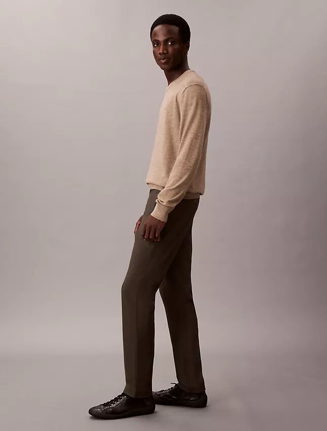 Schmale Chino-Hose aus Baumwollsatin Schmale Chino-Hose aus Baumwollsatin