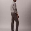 Schmale Chino-Hose aus Baumwollsatin Schmale Chino-Hose aus Baumwollsatin