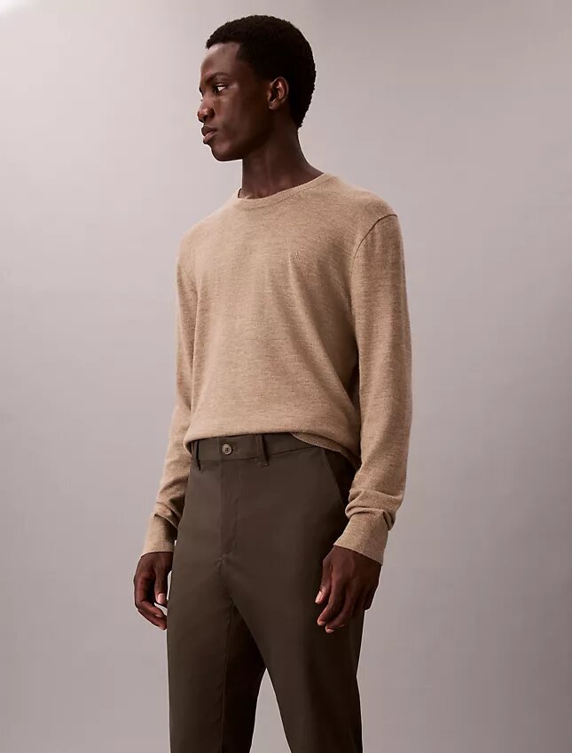 Schmale Chino-Hose aus Baumwollsatin Schmale Chino-Hose aus Baumwollsatin