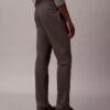 Schmale Chino-Hose aus Baumwollsatin Schmale Chino-Hose aus Baumwollsatin