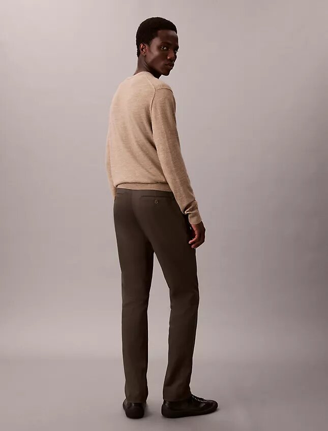 Schmale Chino-Hose aus Baumwollsatin Schmale Chino-Hose aus Baumwollsatin
