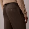 Schmale Chino-Hose aus Baumwollsatin Schmale Chino-Hose aus Baumwollsatin