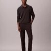 Schmale, konisch zulaufende Chino-Hose aus Baumwollsatin Schmale, konisch zulaufende Chino-Hose aus Baumwollsatin