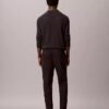 Schmale, konisch zulaufende Chino-Hose aus Baumwollsatin Schmale, konisch zulaufende Chino-Hose aus Baumwollsatin