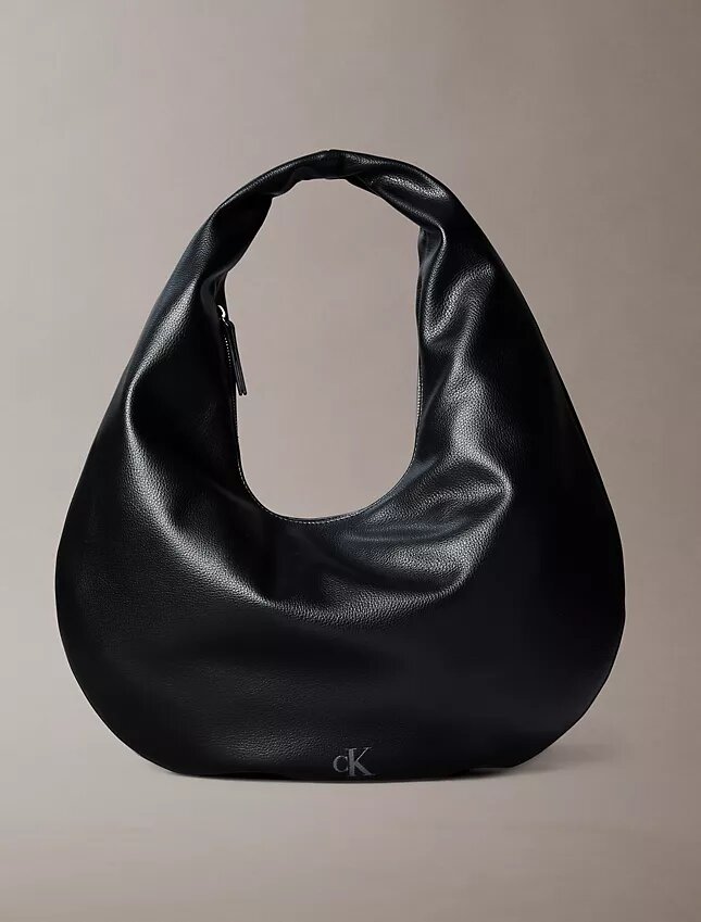 Schultertasche in Halbmondform mit Kieselstruktur Schultertasche in Halbmondform mit Kieselstruktur