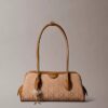 Schultertasche mit durchgehendem Jacquard-Emblem-Logo