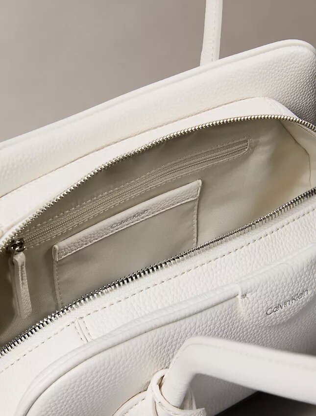 Schultertasche mit Emblem-Logo Schultertasche mit Emblem-Logo