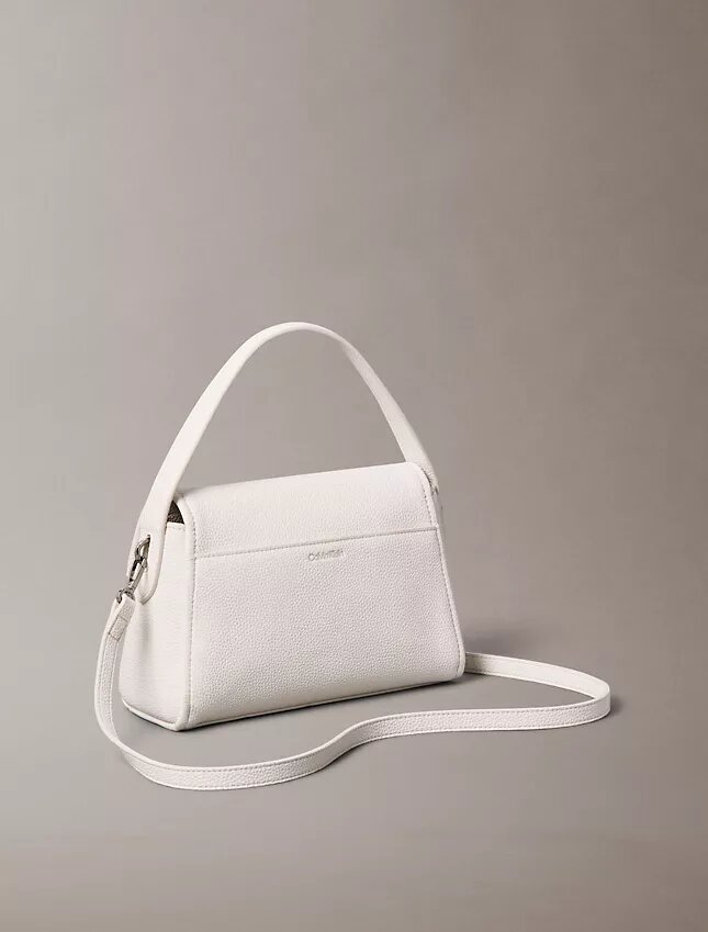Schultertasche mit Emblem-Logo und Pebble-Muster Schultertasche mit Emblem-Logo und Pebble-Muster