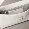 Schultertasche mit Emblem-Logo und Pebble-Muster Schultertasche mit Emblem-Logo und Pebble-Muster