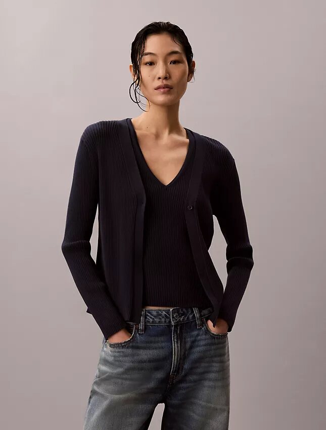 Set aus Baumwoll-Ripp-Strickjacke und Tanktop Set aus Baumwoll-Ripp-Strickjacke und Tanktop