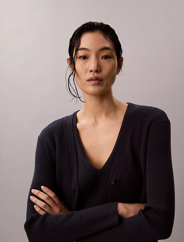 Set aus Baumwoll-Ripp-Strickjacke und Tanktop Set aus Baumwoll-Ripp-Strickjacke und Tanktop