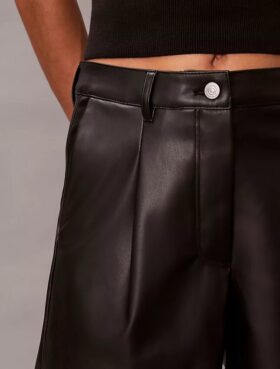 Shorts aus Kunstleder