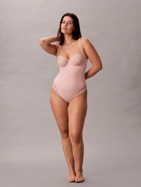 Sinnlicher Stretch-Spitzen-Bodys